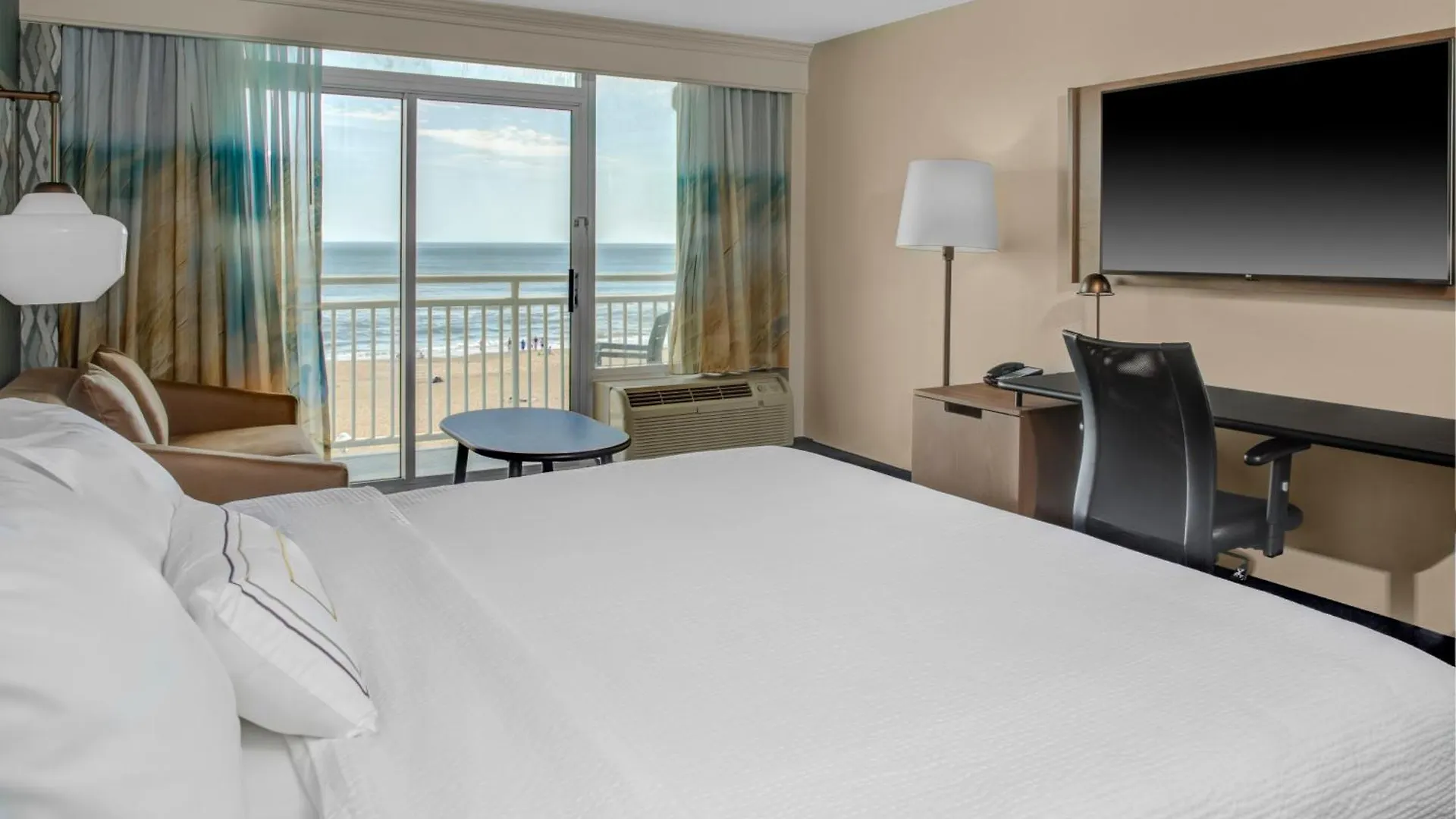 Fairfield Inn & Suites By Marriott Virginia Beach Oceanfront מלון