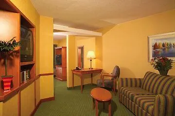 Fairfield Inn & Suites By Marriott Virginia Beach Oceanfront